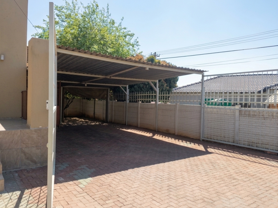 To Let 3 Bedroom Property for Rent in Geelhoutpark North West